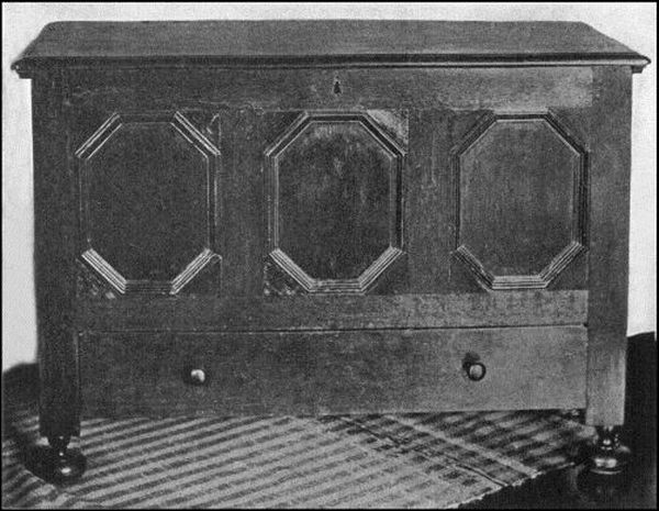 Figure 4. CHEST WITH ONE DRAWER.